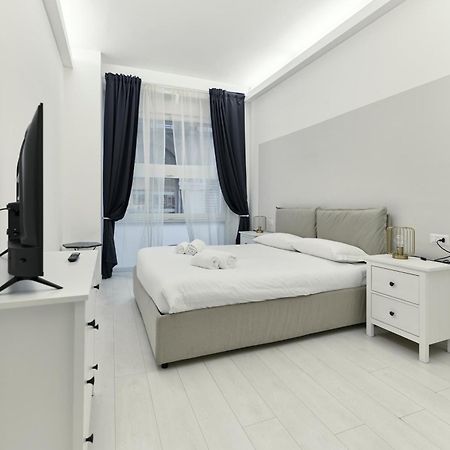 Apartamento Duomo View - 2 Min From Duomo Amazing Location Milán Exterior foto